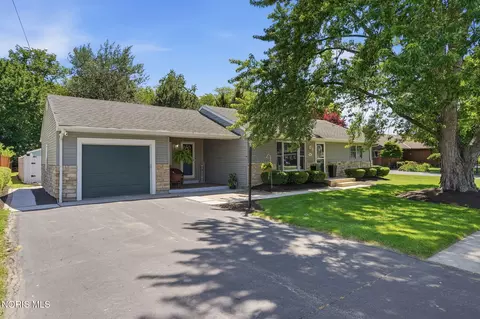 219 W Hobart Ave, Findlay, OH 45840
