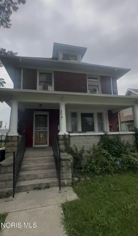 2241 Whitney Ave, Toledo, OH 43606
