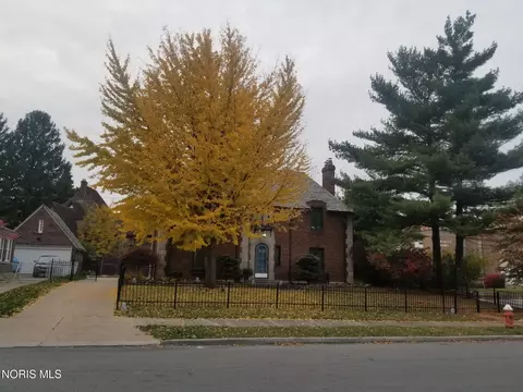 Exterior - 2157 Shenandoah Rd, Toledo, OH 43607 photo 3 of 4