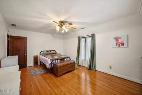 Bedroom - 2157 Shenandoah Rd, Toledo, OH 43607 photo 2 of 5