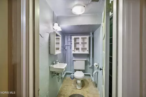 Bath - 2157 Shenandoah Rd, Toledo, OH 43607 photo 5 of 5