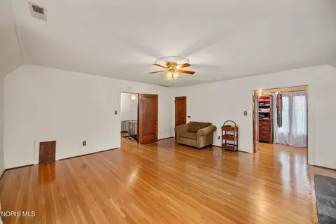 Bedroom - 2157 Shenandoah Rd, Toledo, OH 43607 photo 3 of 5