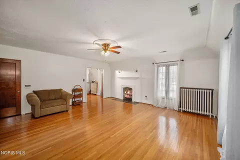 Living - 2157 Shenandoah Rd, Toledo, OH 43607 photo 5 of 5