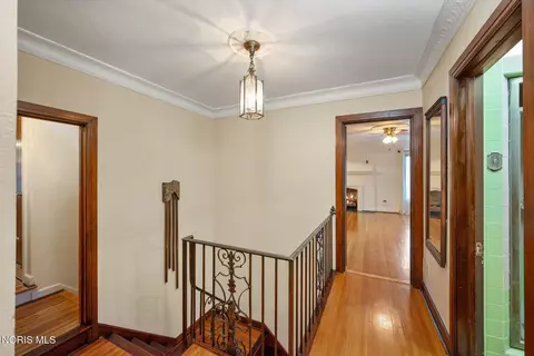 Entry Way - 2157 Shenandoah Rd, Toledo, OH 43607 photo 3 of 9