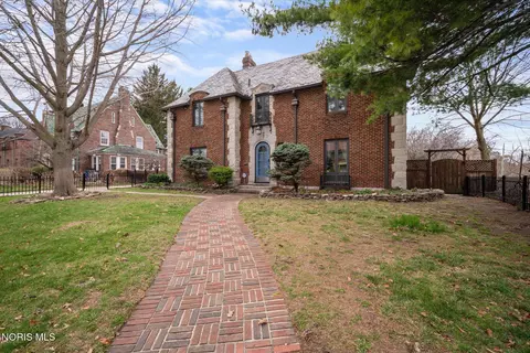 Exterior - 2157 Shenandoah Rd, Toledo, OH 43607 photo 2 of 4