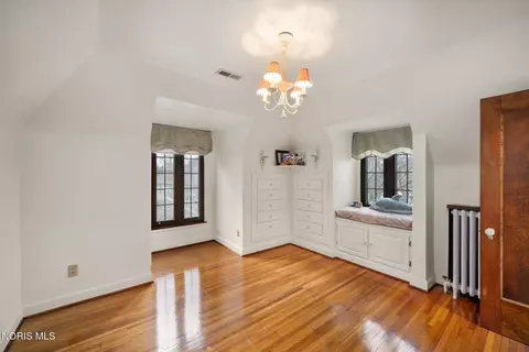 Bedroom - 2157 Shenandoah Rd, Toledo, OH 43607 photo 4 of 5