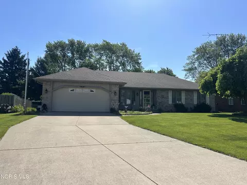 126 Luella Ave, Oregon, OH 43616