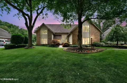 5303 Spring Creek Ln, Sylvania, OH 43560