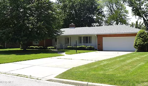 300 Mohican Rd, Findlay, OH 45840