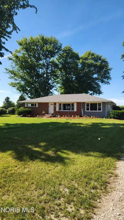 1300 E Bowling Green Rd, Bradner, OH 43406