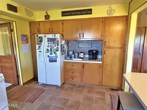 Kitchen - 7563 County Road 2, Edon, OH 43518 photo 2 of 2
