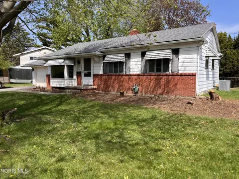3714 Dewlawn Dr, Toledo, OH 43614