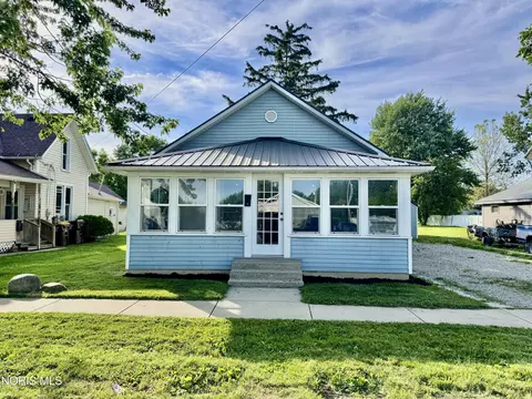 118 W Hicks St, Hicksville, OH 43526