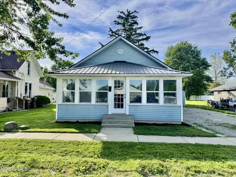 118 W Hicks St, Hicksville, OH 43526