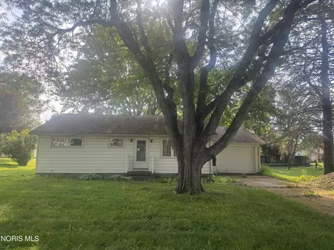 315 S Maplewood Ave, Wauseon, OH 43567