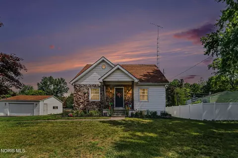 99 Academy Dr, Swanton, OH 43558
