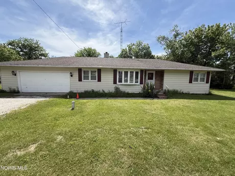 673 Nottingham Dr, Genoa, OH 43430