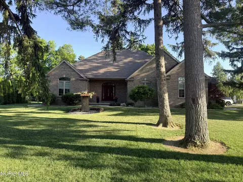891 Elk Ridge Rd, Northwood, OH 43619