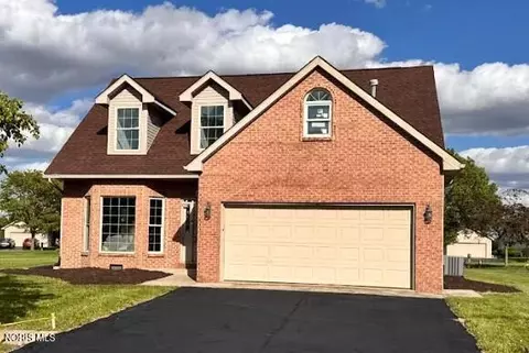1302 Wedgewood Dr, Fostoria, OH 44830