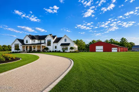 4950 Black Rd, Monclova, OH 43542