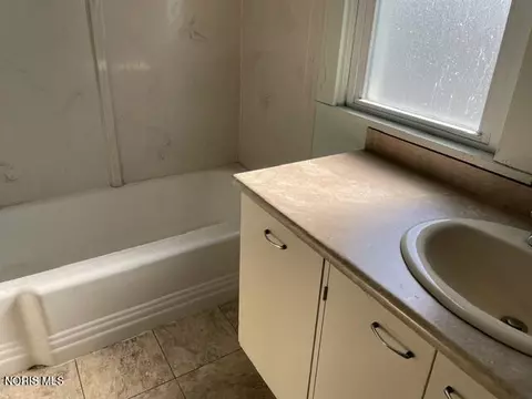 Bath - 412 E Butler St, Bryan, OH 43506 photo 2 of 4