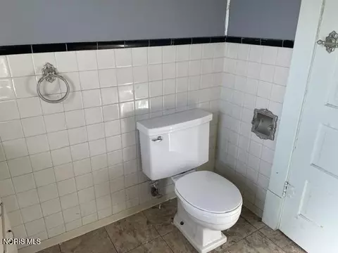 Bath - 412 E Butler St, Bryan, OH 43506 photo 3 of 4