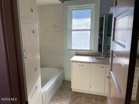 Bath - 412 E Butler St, Bryan, OH 43506 photo 1 of 4