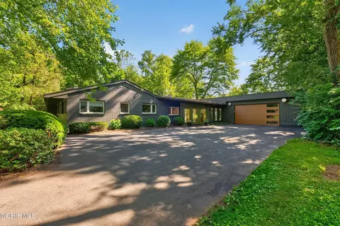 4232 Vineyard Rd, Toledo, OH 43623