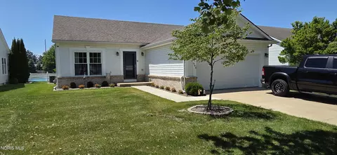 1513 Cogans Ln, Bowling Green, OH 43402