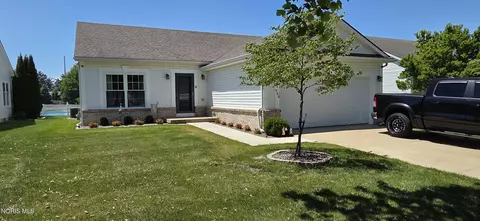 1513 Cogans Ln, Bowling Green, OH 43402