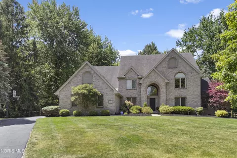 7559 Peachtree Ln, Sylvania, OH 43560