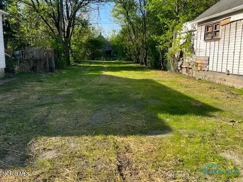 39 E Streicher St, Toledo, OH 43608
