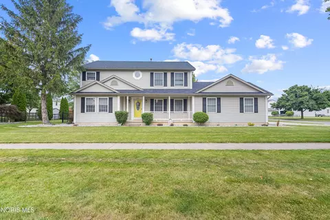 1206 N Finch Dr, Bowling Green, OH 43402