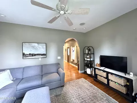 Living - 205 E Wallace St, Findlay, OH 45840 photo 2 of 2