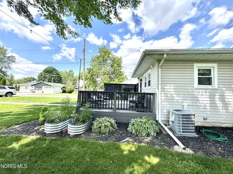 Exterior - 205 E Wallace St, Findlay, OH 45840 photo 6 of 8