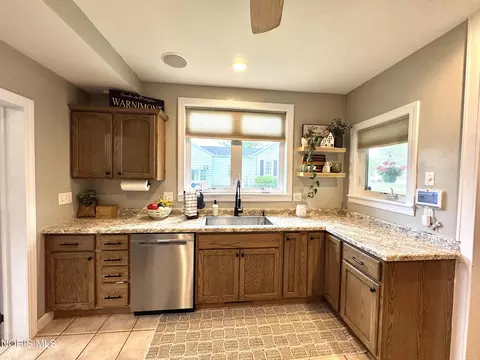 Kitchen - 205 E Wallace St, Findlay, OH 45840 photo 4 of 4