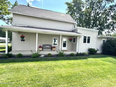Exterior - 205 E Wallace St, Findlay, OH 45840 photo 2 of 8