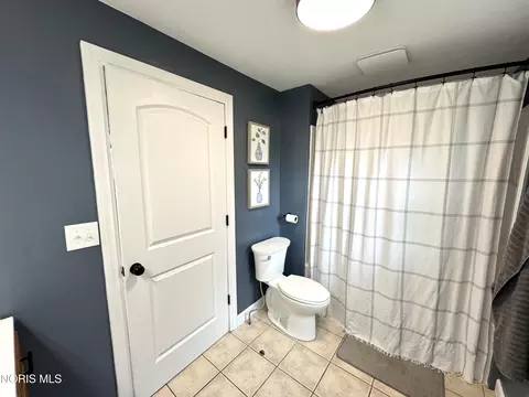 Bath - 205 E Wallace St, Findlay, OH 45840 photo 2 of 2