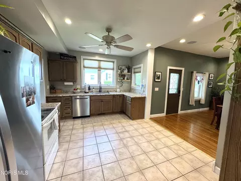 Kitchen - 205 E Wallace St, Findlay, OH 45840 photo 2 of 4