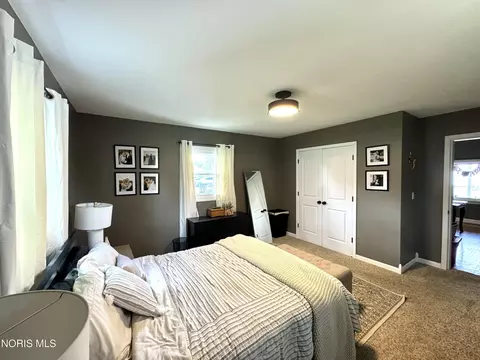 Bedroom - 205 E Wallace St, Findlay, OH 45840 photo 2 of 3