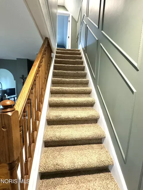 Entry Way - 205 E Wallace St, Findlay, OH 45840 photo 1 of 2