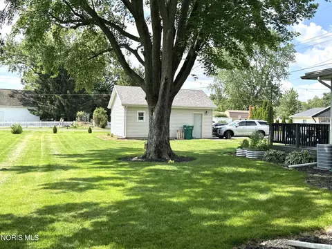 Exterior - 205 E Wallace St, Findlay, OH 45840 photo 7 of 8