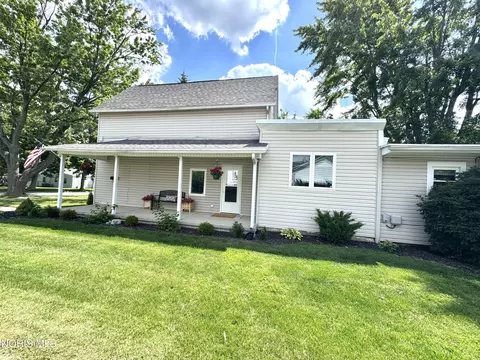 Exterior - 205 E Wallace St, Findlay, OH 45840 photo 3 of 8