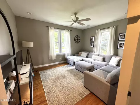 Living - 205 E Wallace St, Findlay, OH 45840 photo 1 of 2