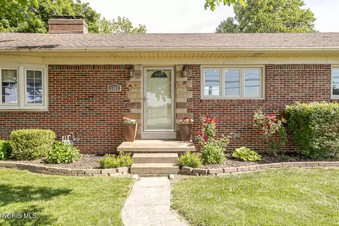 3707 Curtice Rd, Northwood, OH 43619