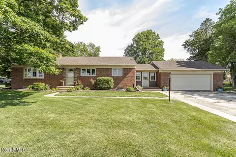 3707 Curtice Rd, Northwood, OH 43619