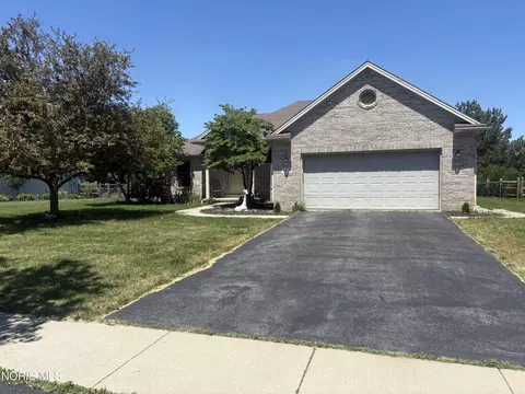 7710 Wellsbury Dr, Waterville, OH 43566