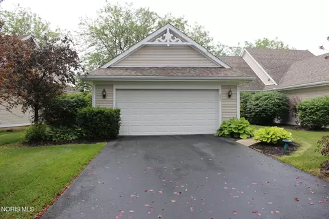 24522 Village Ln, Grand Rapids, OH 43522