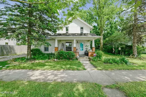 122 N Main St, Bradner, OH 43406