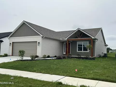 5026 Easton Dr, Oregon, OH 43616